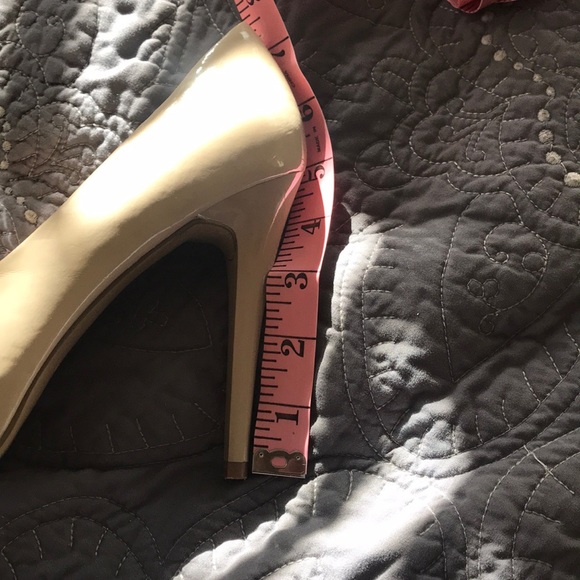 Nude Guess stilettos - Picture 8 of 8